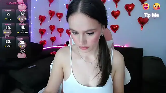 Snapshot of Emillias chatting on 02/22/25, 04:19 Emillias online show from 02/22/25, 04:19