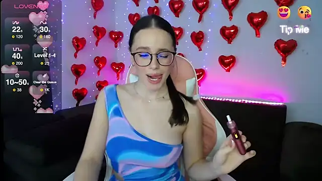 Snapshot of Emillias chatting on 03/03/25, 05:29 Emillias online show from 03/03/25, 05:29