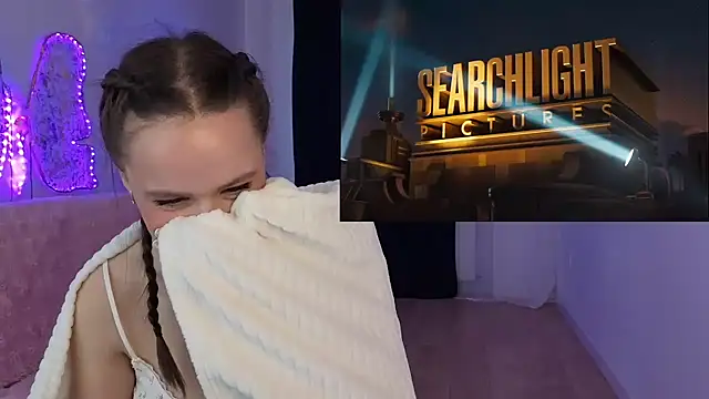 Snapshot of Emillias chatting on 10/01/25, 01:17 Emillias online show from 10/01/25, 01:17