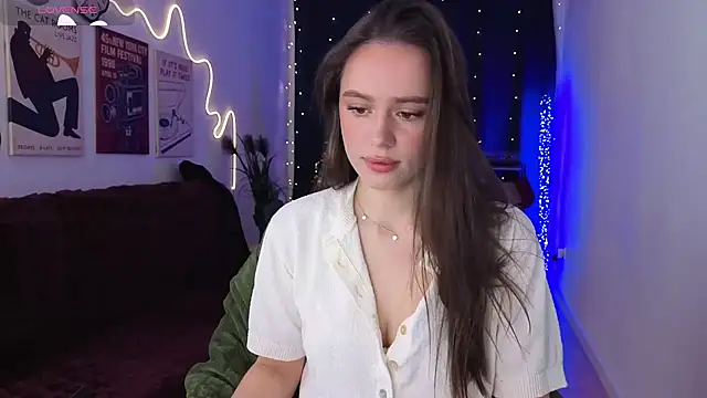 Snapshot of Emillias chatting on 11/25/25, 08:03 Emillias online show from 11/25/25, 08:03