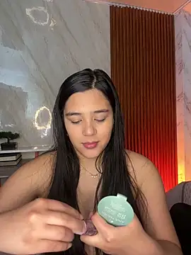 floriamANDjazmin online show from 05/05/26, 07:11