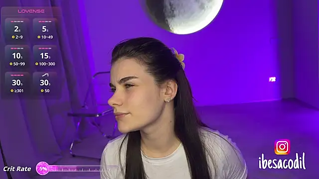 Snapshot of adriana_allien chatting on 12/18/25, 09:21 adriana allien online show from 12/18/25, 09:21