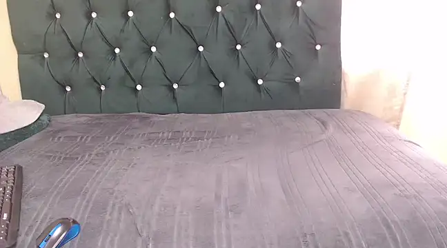 Snapshot of BeautyAuroa chatting on 01/09/25, 08:45 BeautyAuroa online show from 01/09/25, 08:45