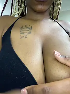 Snapshot of BeautyAuroa chatting on 03/08/25, 04:01 BeautyAuroa online show from 03/08/25, 04:01