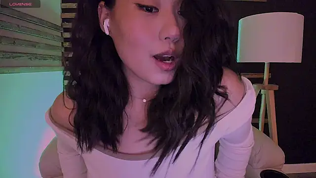 kimmy chi  online show from 02/05/25, 06:15