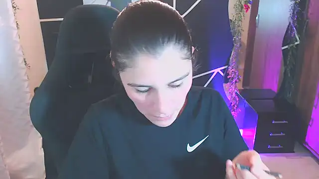 LUCY LI online show from 04/21/26, 06:01