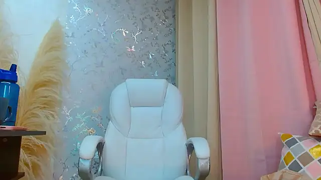 Snapshot of talianaprada chatting on 12/02/24, 05:15 talianaprada online show from 12/02/24, 05:15