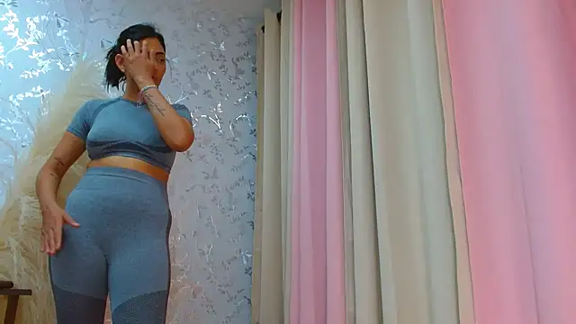 Snapshot of talianaprada chatting on 12/20/24, 10:49 talianaprada online show from 12/20/24, 10:49