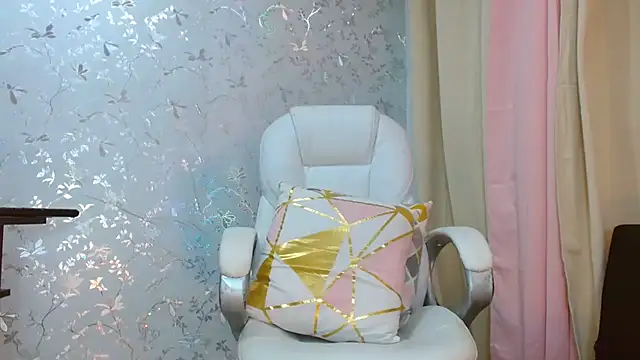 Snapshot of talianaprada chatting on 12/27/24, 01:53 talianaprada online show from 12/27/24, 01:53