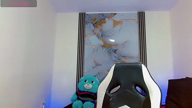 Hellen moons   online show from 03/18/25, 01:10