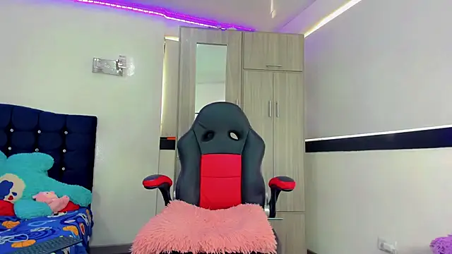 Hellen moons   online show from 09/25/25, 06:22