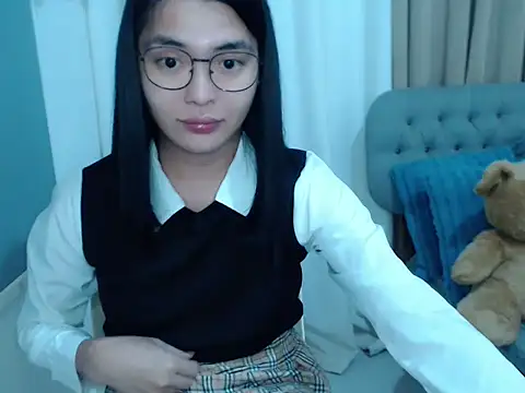 Snapshot of zhaviahale21 chatting on 10/12/25, 03:33 zhaviahale21 online show from 10/12/25, 03:33