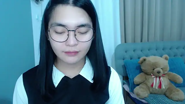 Snapshot of zhaviahale21 chatting on 10/15/25, 03:17 zhaviahale21 online show from 10/15/25, 03:17