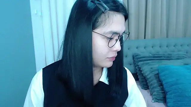 Snapshot of zhaviahale21 chatting on 10/23/25, 01:32 zhaviahale21 online show from 10/23/25, 01:32