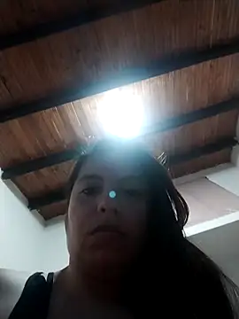 Snapshot of lisseth chatting on 02/15/25, 02:11 lisseth online show from 02/15/25, 02:11