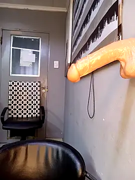 Snapshot of DickDiva1 chatting on 03/21/25, 04:28 DickDiva1 online show from 03/21/25, 04:28