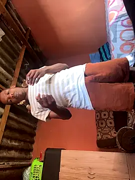 Snapshot of skyfall200 chatting on 11/20/25, 04:56 skyfall200 online show from 11/20/25, 04:56