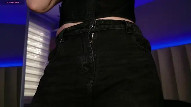 Megan mooree  online show from 11/08/25, 12:05