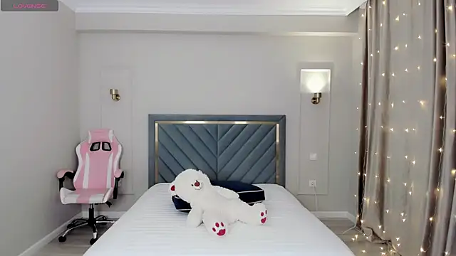 Snapshot of oxxx_me chatting on 01/10/25, 05:45 oxxx me online show from 01/10/25, 05:45