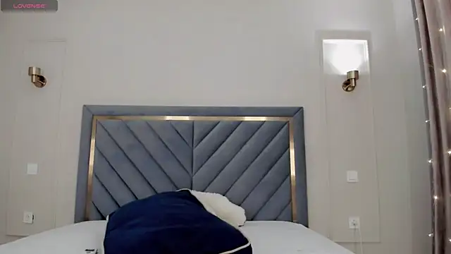 Snapshot of oxxx_me chatting on 02/16/25, 02:09 oxxx me online show from 02/16/25, 02:09