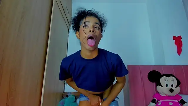 Snapshot of bloom444 chatting on 12/15/24, 03:45 bloom444 online show from 12/15/24, 03:45