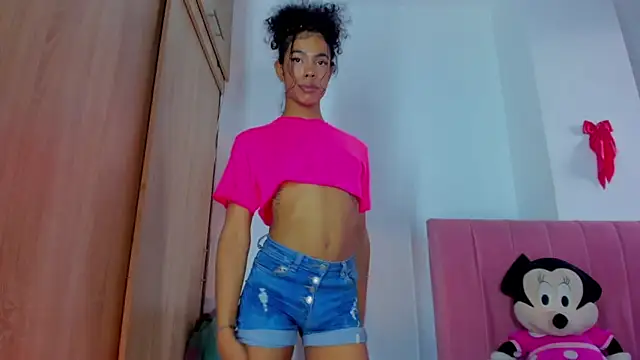 Snapshot of bloom444 chatting on 12/15/24, 09:20 bloom444 online show from 12/15/24, 09:20