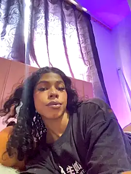 Snapshot of bloom444 chatting on 11/04/25, 03:44 bloom444 online show from 11/04/25, 03:44