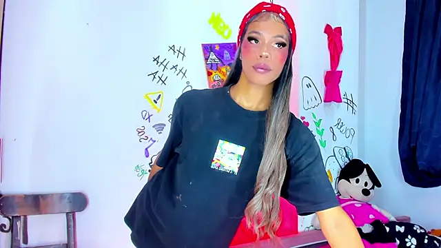 Snapshot of bloom444 chatting on 11/21/25, 01:37 bloom444 online show from 11/21/25, 01:37