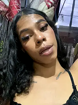 Snapshot of bloom444 chatting on 11/23/25, 10:42 bloom444 online show from 11/23/25, 10:42