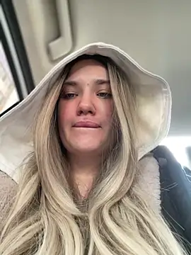 Holly Molii online show from 12/29/24, 05:31