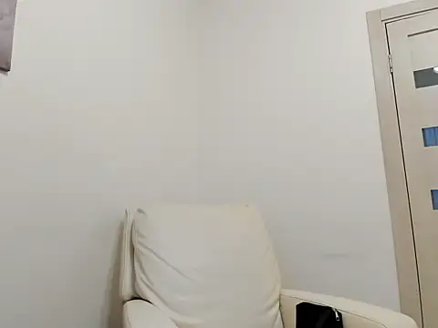 Holly Molii online show from 02/05/25, 04:27