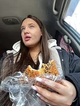 Holly Molii online show from 03/06/25, 09:25