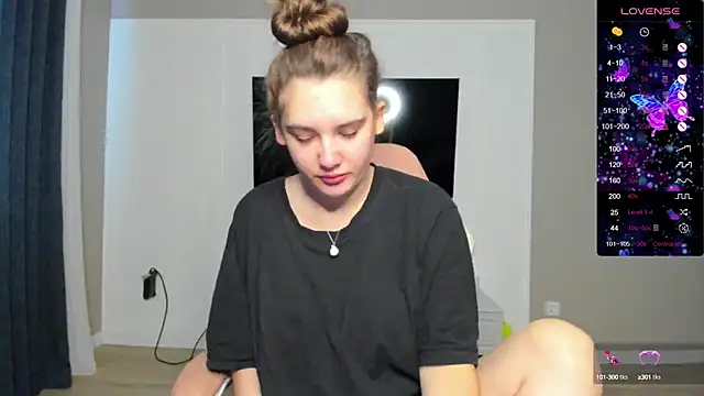 Holly Molii online show from 09/21/25, 12:01