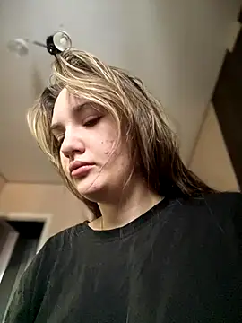 Holly Molii online show from 11/29/25, 07:11