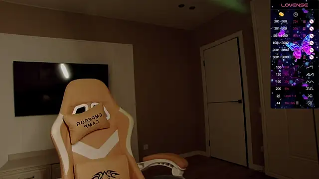 Holly Molii online show from 12/03/25, 02:08