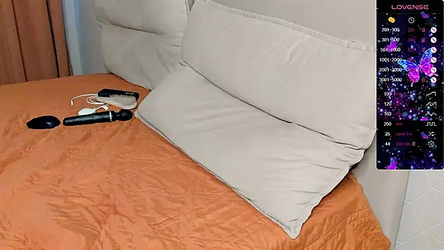 Snapshot of Holly_Molii chatting on 02/18/26, 07:15 Holly Molii online show from 02/18/26, 07:15