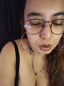 Snapshot of liannalee_ chatting on 08/06/26, 08:33 liannalee online show from 08/06/26, 08:33