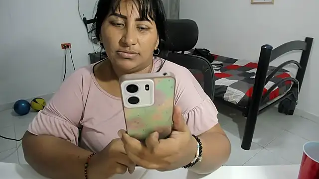 Snapshot of nikol_sexy39 chatting on 12/04/25, 12:53 nikol sexy39 online show from 12/04/25, 12:53
