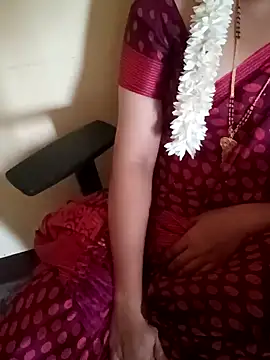 Snapshot of yourtamilcouple chatting on 02/04/25, 10:32 yourtamilcouple online show from 02/04/25, 10:32