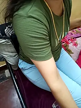 Snapshot of yourtamilcouple chatting on 11/05/25, 11:43 yourtamilcouple online show from 11/05/25, 11:43