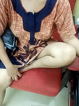 Snapshot of yourtamilcouple chatting on 04/03/26, 10:35 yourtamilcouple online show from 04/03/26, 10:35