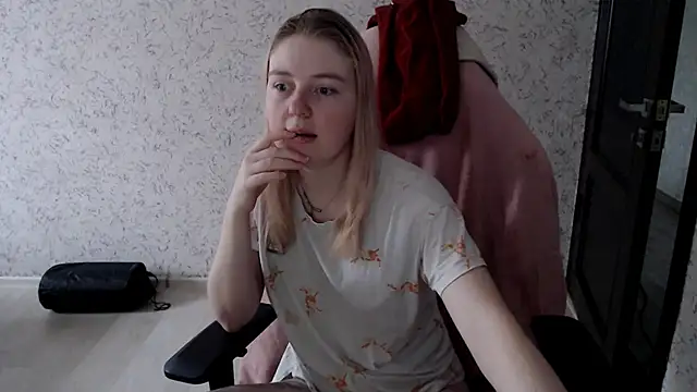 Snapshot of EvaAndLilith chatting on 02/11/25, 05:58 EvaAndLilith online show from 02/11/25, 05:58