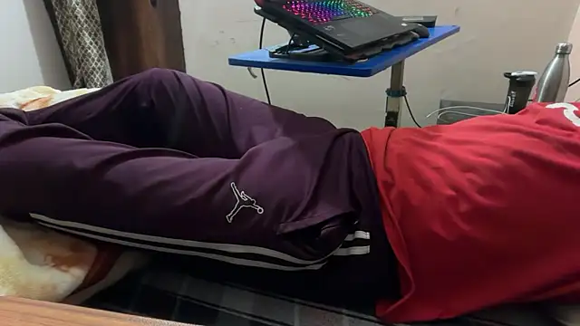 sexyboy09 online show from 10/29/25, 07:04