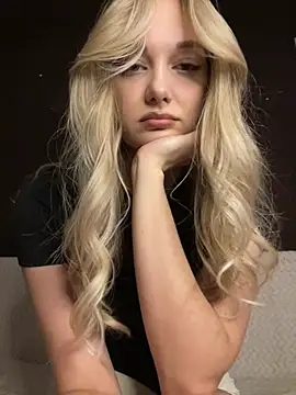 Snapshot of Alisa_Rise chatting on 02/08/25, 10:19 Alisa Rise online show from 02/08/25, 10:19