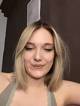 Snapshot of Alisa_Rise chatting on 03/16/25, 12:56 Alisa Rise online show from 03/16/25, 12:56