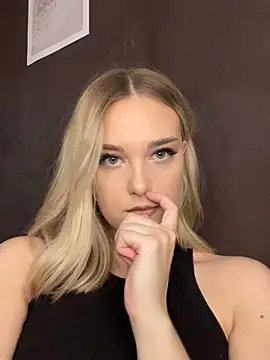 Snapshot of Alisa_Rise chatting on 11/23/25, 02:50 Alisa Rise online show from 11/23/25, 02:50