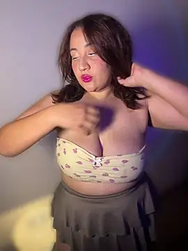 Snapshot of alexxaa96 chatting on 05/18/26, 03:35 alexxaa96 online show from 05/18/26, 03:35