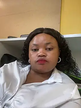 Curveysinaa online show from 02/10/25, 11:46