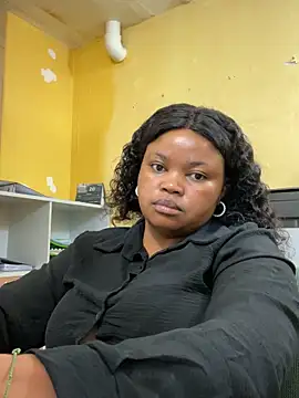 Curveysinaa online show from 02/11/25, 08:15