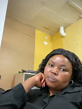 Curveysinaa online show from 02/11/25, 11:32